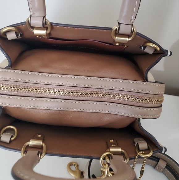 Sold!!Rare Coach rogue 17 Ivory multi color - Picture 3 of 10